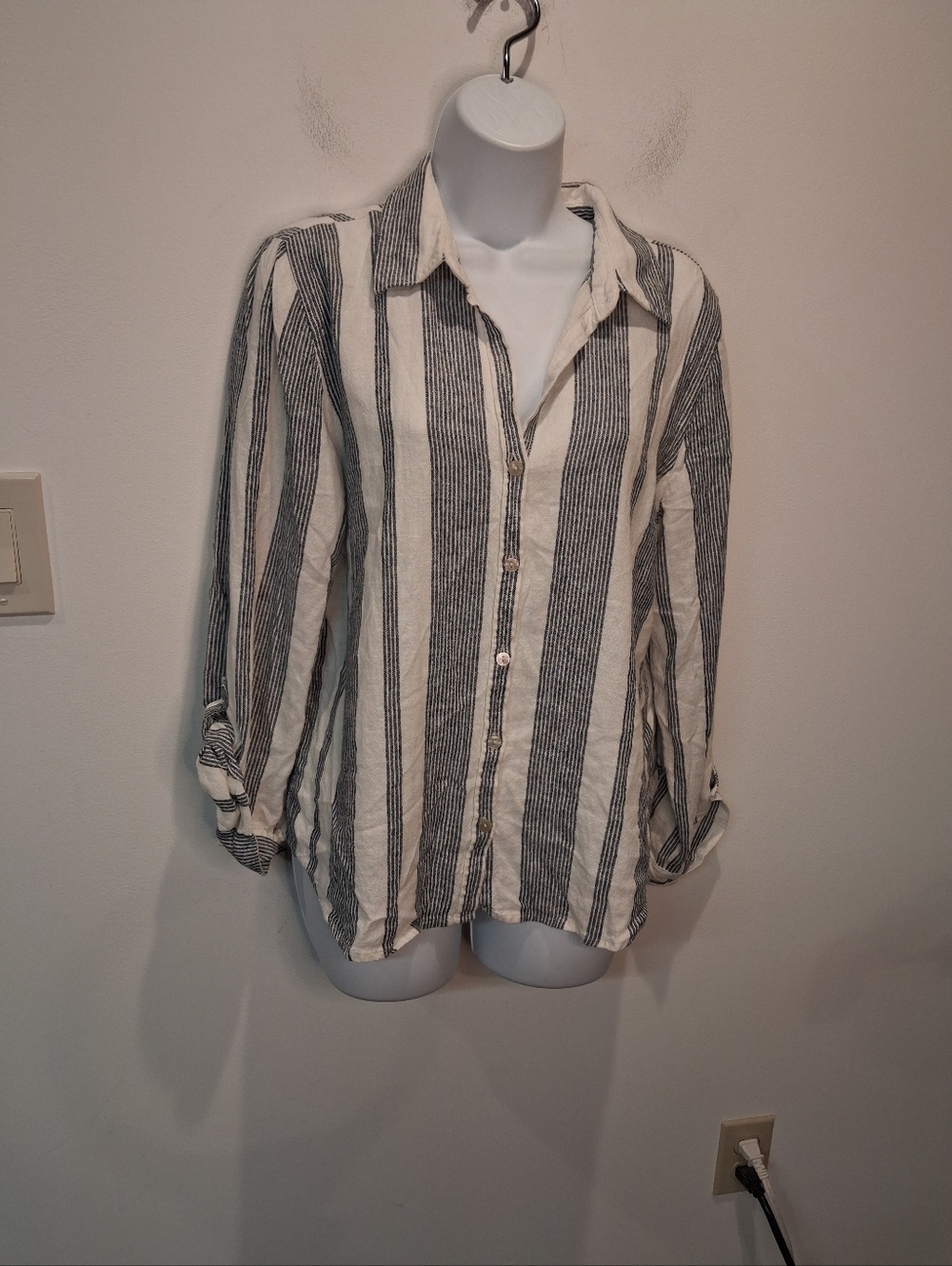 Orvis Size M Linen Blend Beachy Button Down Top